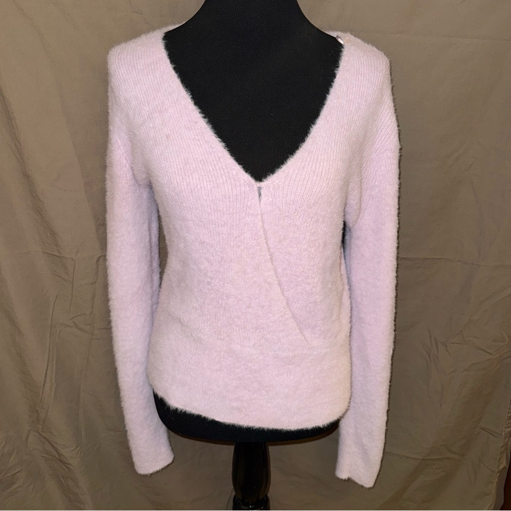Women's V-Neck Sweater in Soft Pink